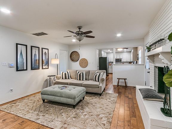2nd image of 2701 Berkshire Way