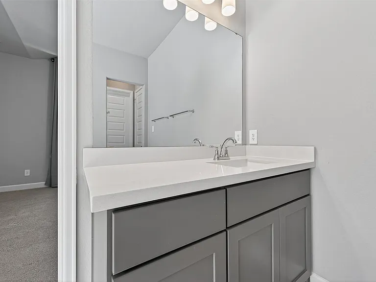 15330 Legacy Park Way — Photo 32