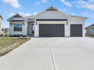 2376 NE Skopelos Ct, Grain Valley, MO 64029