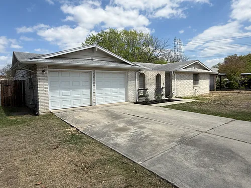 5015 David Scott Dr Photo 1