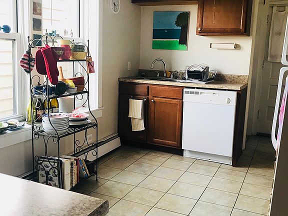 3rd image of 3575 N Claremont Ave #2