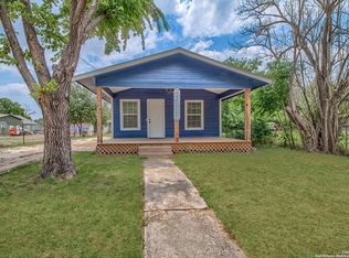 1619 N Bowie St, Seguin, TX 78155