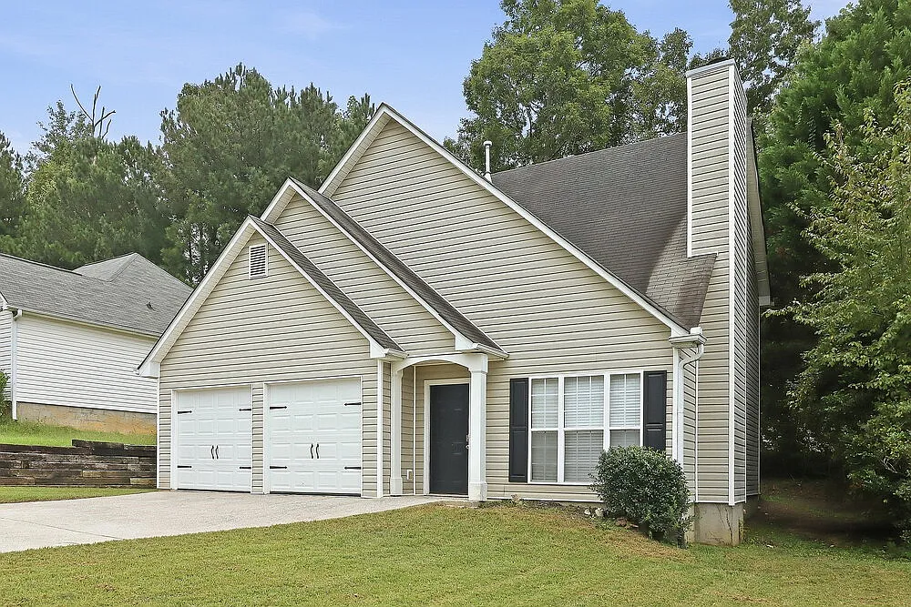 3 bed, 2.0 bath, 1396 sqft, $1,835 — Photo 2