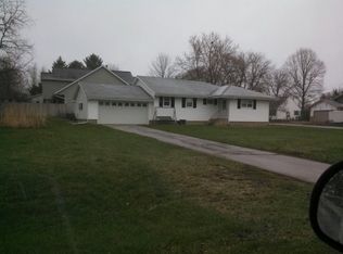 412 E Walnut St, Hudson, IL