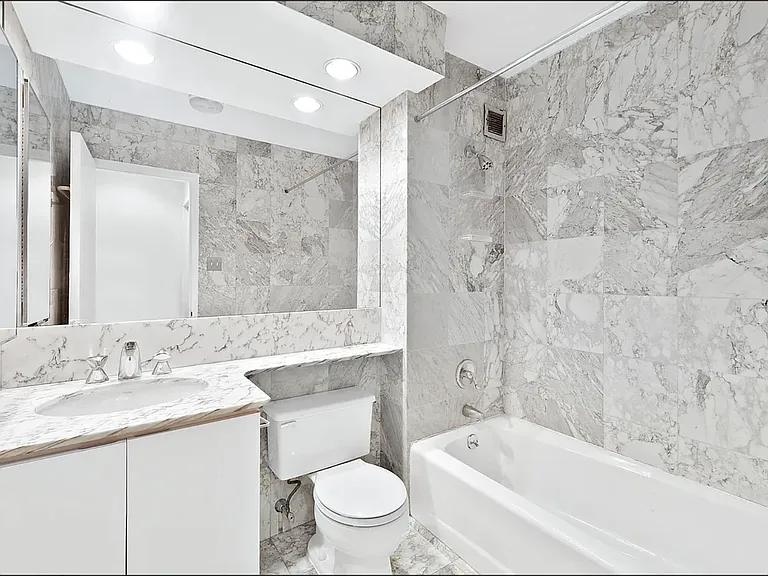 130 E 12th St #3B — Photo 8