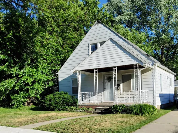 25525 Powers Ave, Dearborn Heights, MI 48125