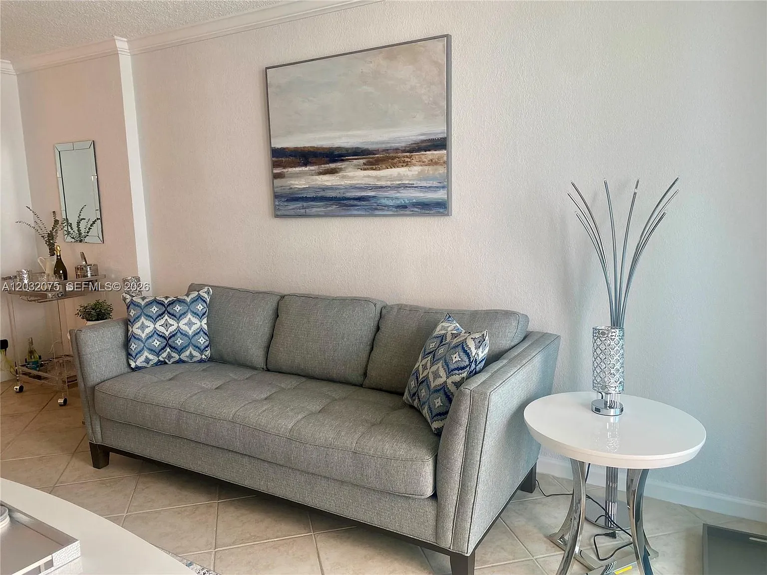 Wave Condo — Photo 2