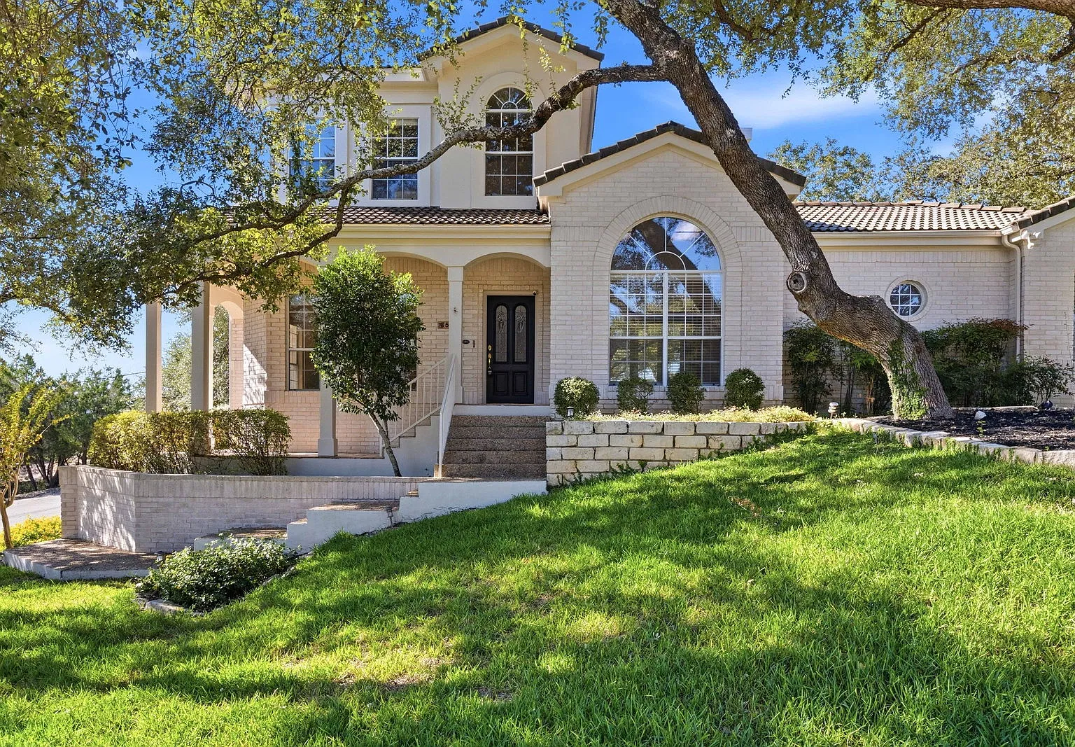 3 bed, 2.5 bath, 2467 sqft, $3,150 — Photo 1