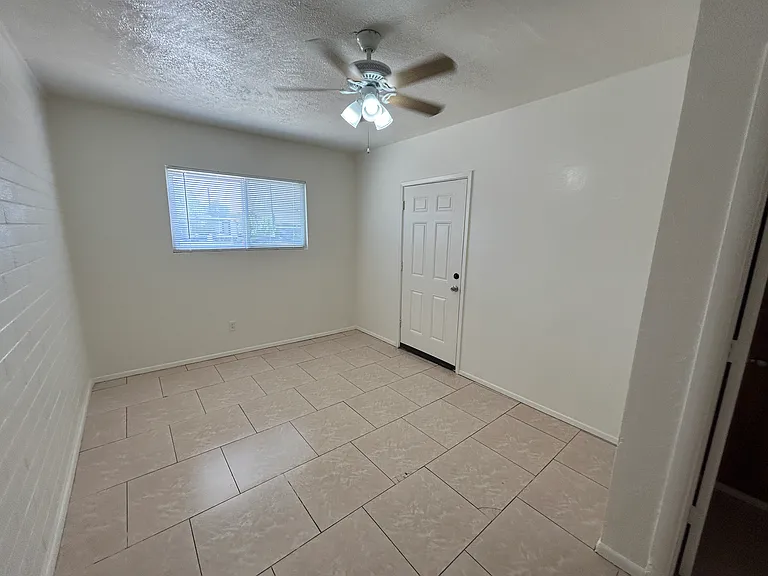 6 bed, 3.0 bath, 2269 sqft, $2,495 — Photo 15