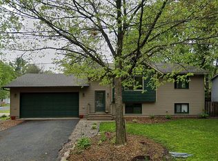 42 McGregor Ave S, Mahtomedi, MN 55115