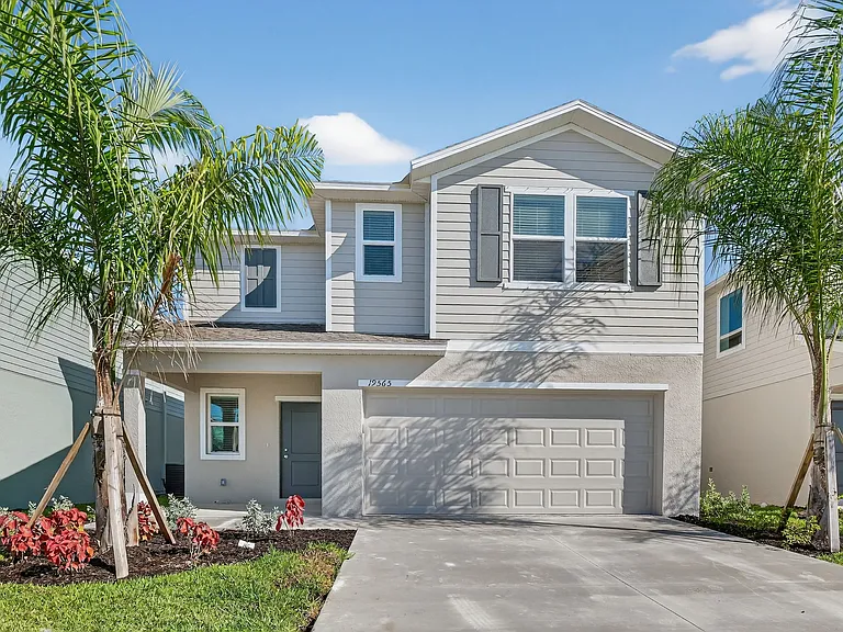 19525 Fairhill Ct — Photo 2