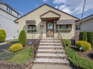 100 Dewey Ave, Totowa, NJ 07512