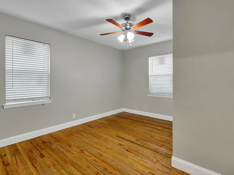 406 N Bonham Dr — Photo 28