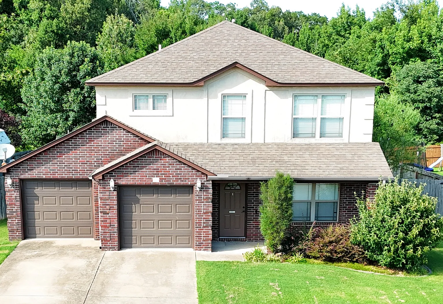 3 bed, 2.5 bath, 1910 sqft, $1,900 — Photo 1