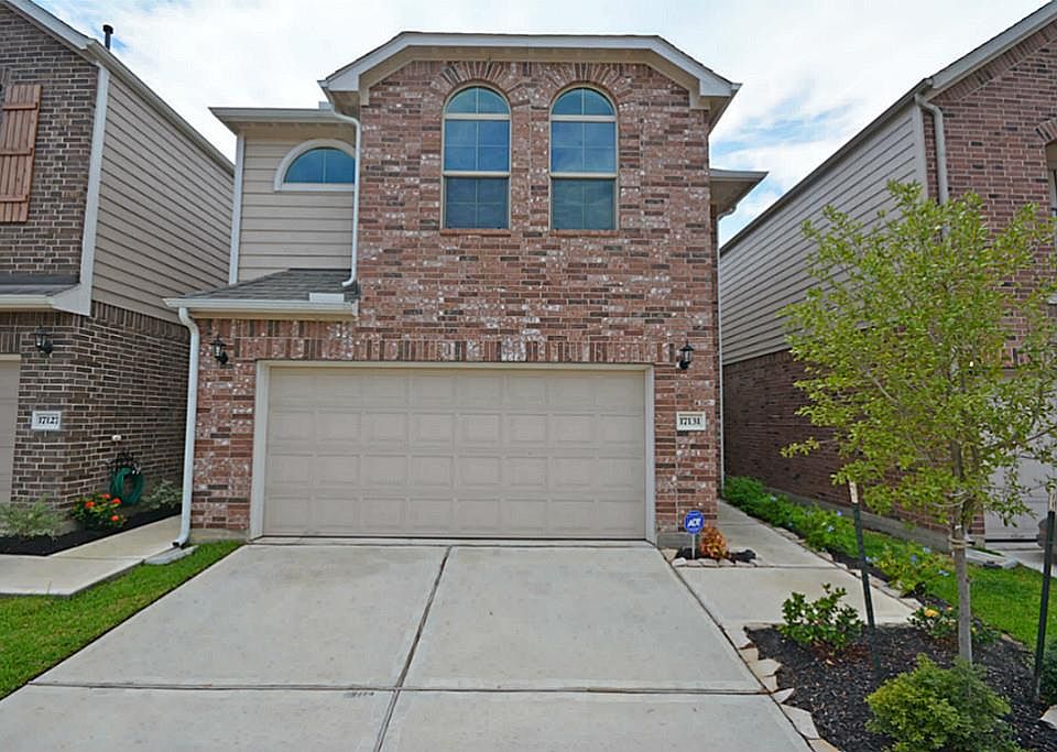 Front View, 2 doors garage 