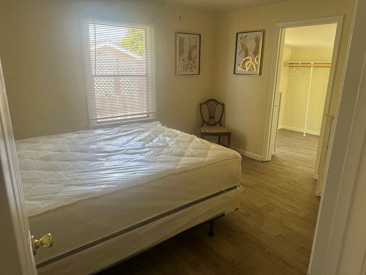 1 bed, 1350 sqft, $1,100 — Photo 2