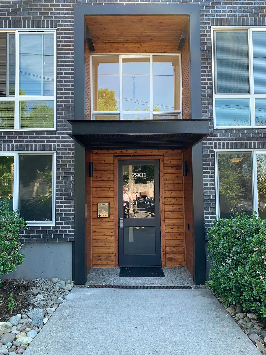 Building Photo - 2901 S Jackson St #407