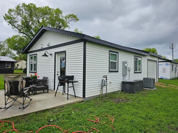 201 1/2 10th Ave SE, Pipestone, MN 56164