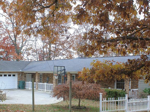 4th image of 315 Highland Cir