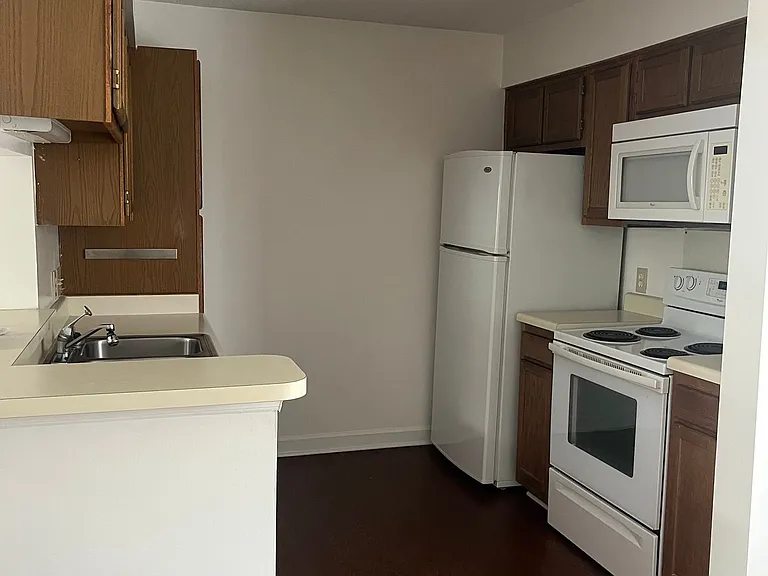 1107 W McGee St — Photo 30