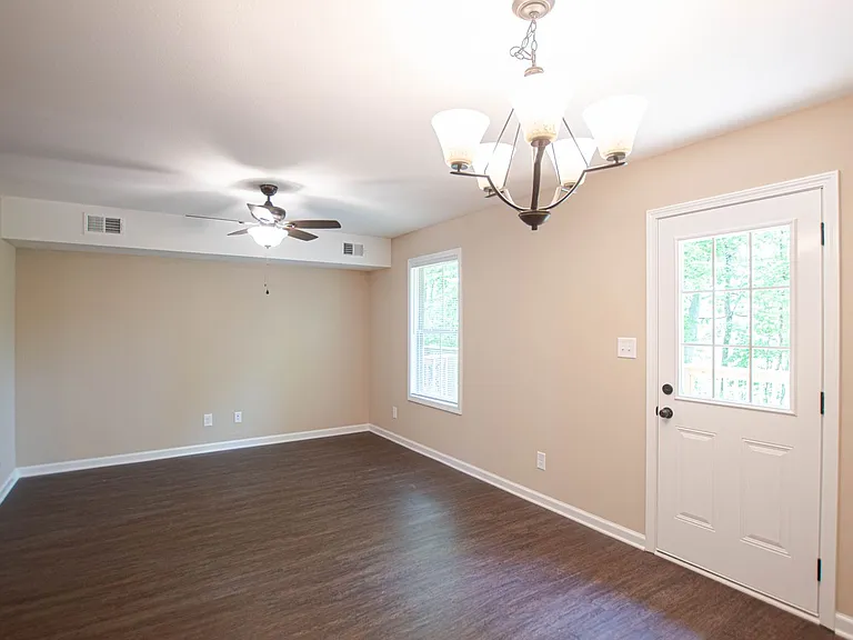 222 Smithson Ln — Photo 7