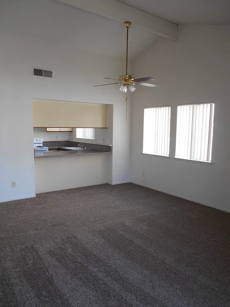 2 bed, 4268 sqft, $1,650 — Photo 1