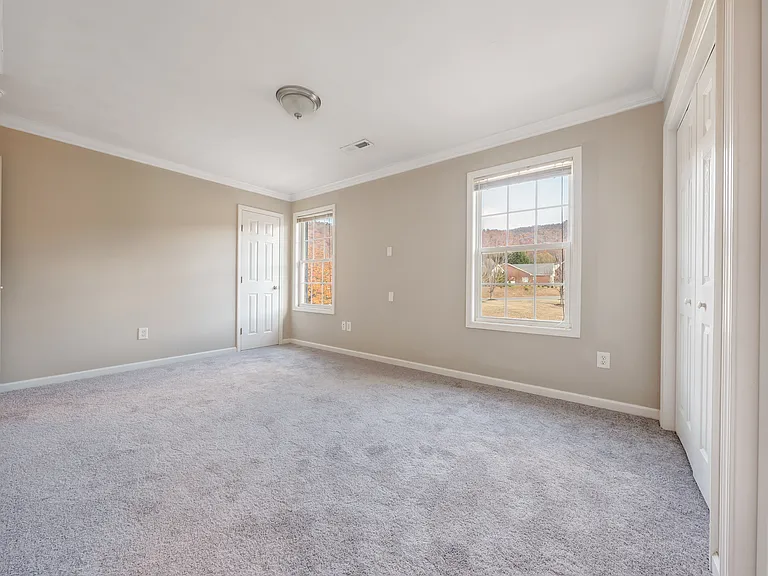 2329 Jenny Ln — Photo 10