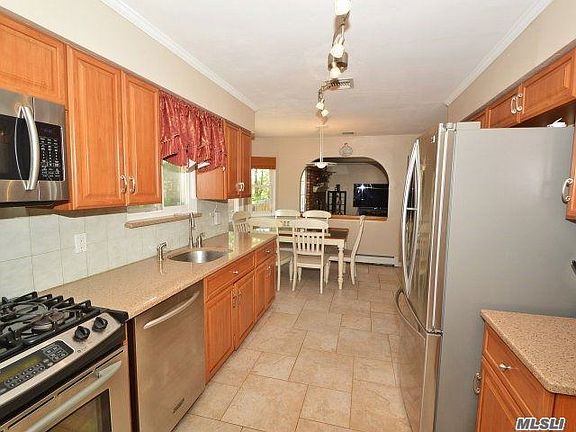 3rd image of 5 Morris Ave