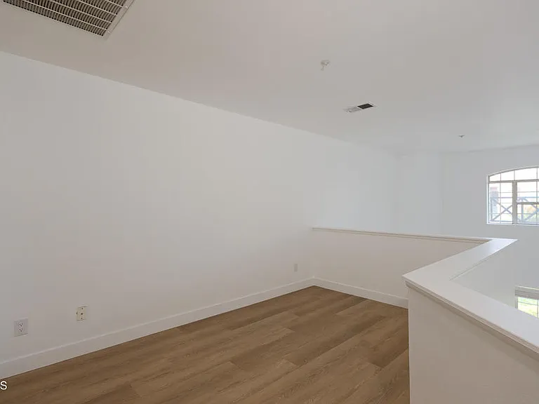 1311 Oyster Pl — Photo 11