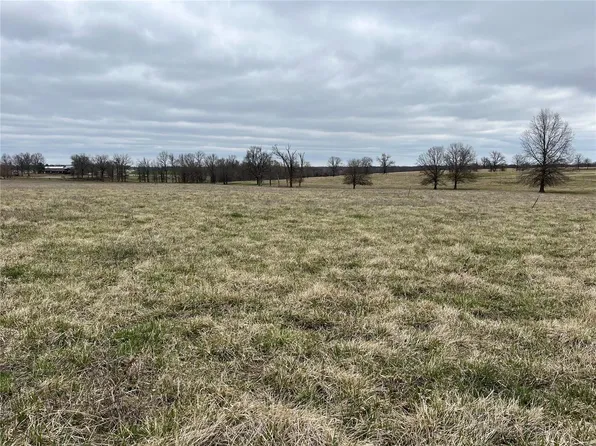 25 Kemper Farm Ln, Troy, MO 63379