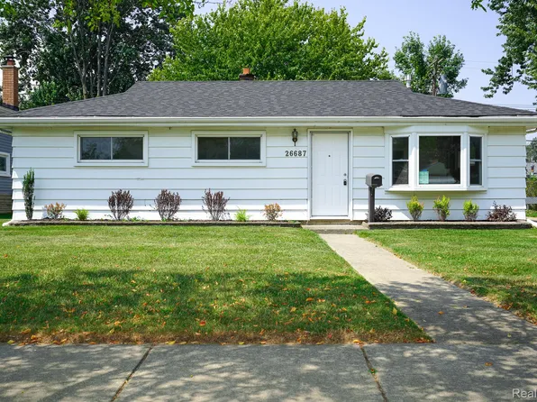 26687 Dale St, Roseville, MI 48066