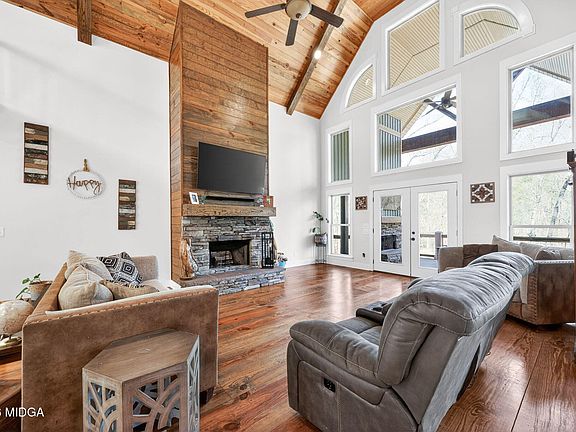 4th image of 131 Woods Rd