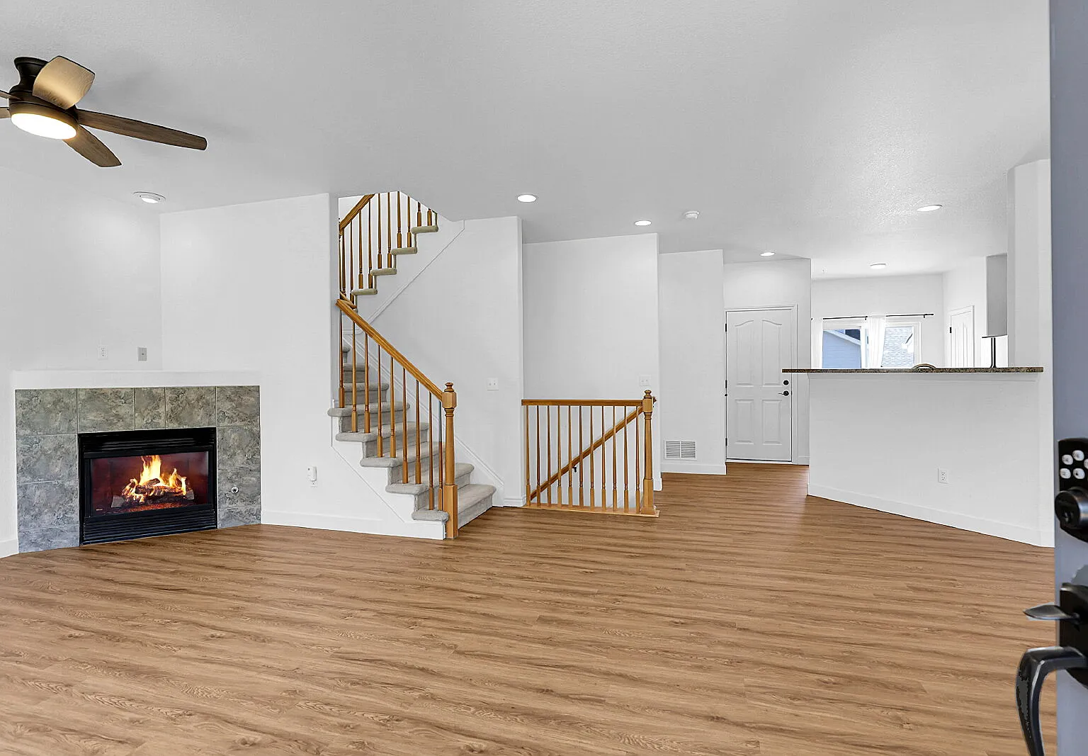 3 bed, 3.0 bath, 1633 sqft, $2,641 — Photo 2