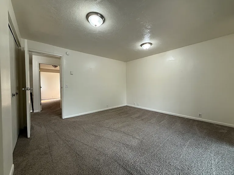 361 S Walnut St — Photo 7