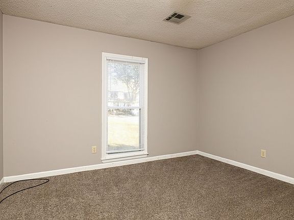 4th image of 2420 Capstone Dr