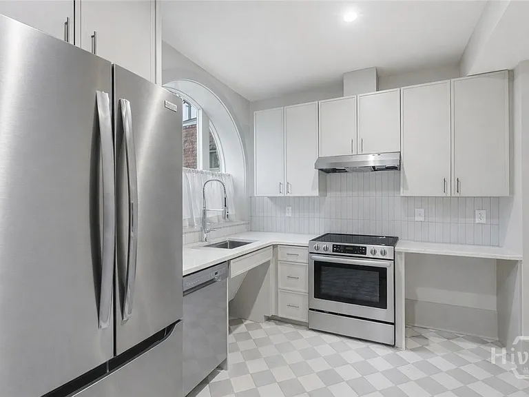 E McDonough St — Photo 19