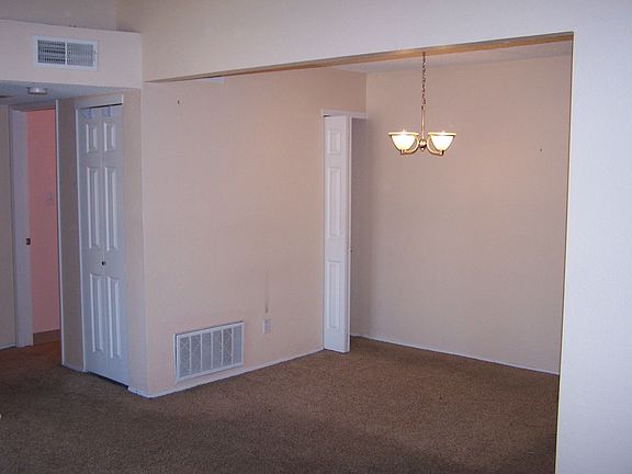 Dinning area w/ pantry
