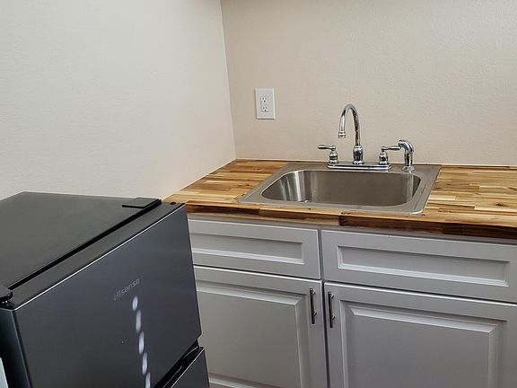 4th image of 7532 Lasaine Ave