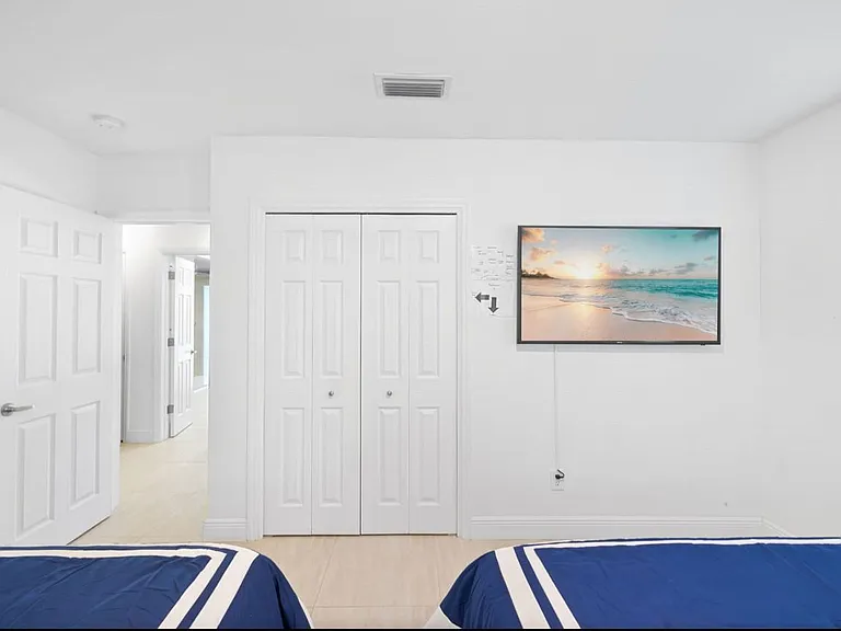 5921 SW 17th Ct — Photo 24