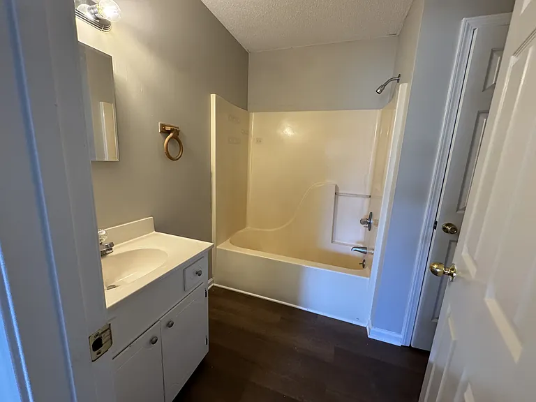 113 Cedar Dr #4 — Photo 10