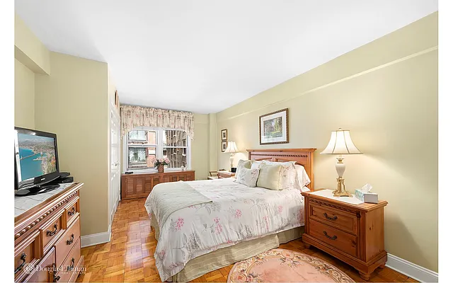 Sold by Douglas Elliman | media 8