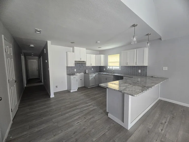 4939 Woodland Ave — Photo 7