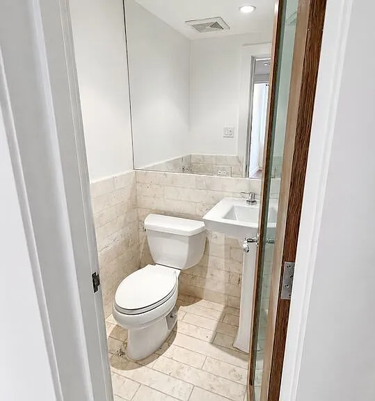 1525 N Hayworth Ave #107 — Photo 27