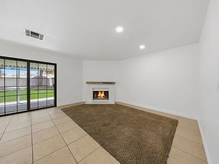 348 Faulkner Ct — Photo 9