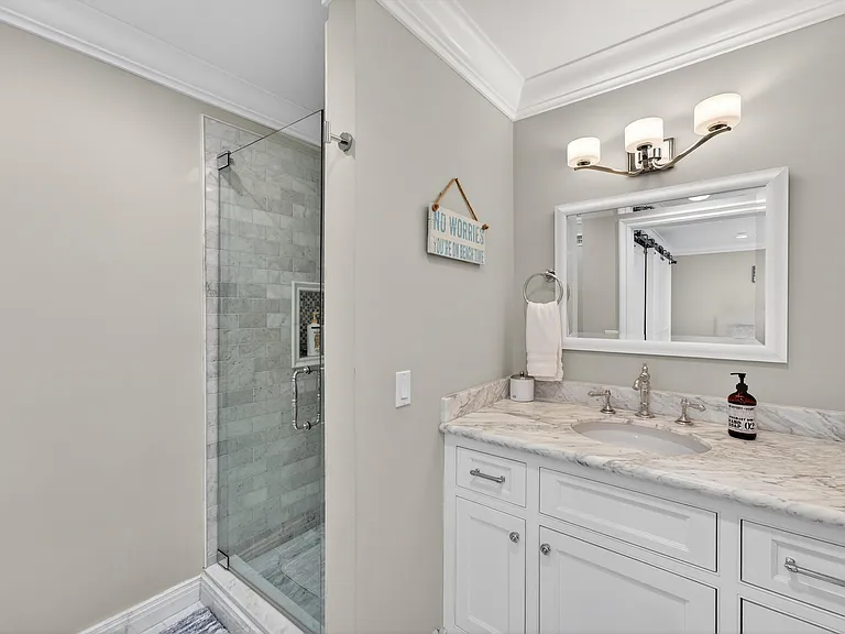 405 Blumont St — Photo 5