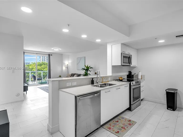 1850 Monroe St #401 — Photo 4