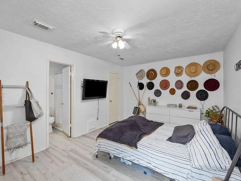 9306 Crescent Moon Dr — Photo 17