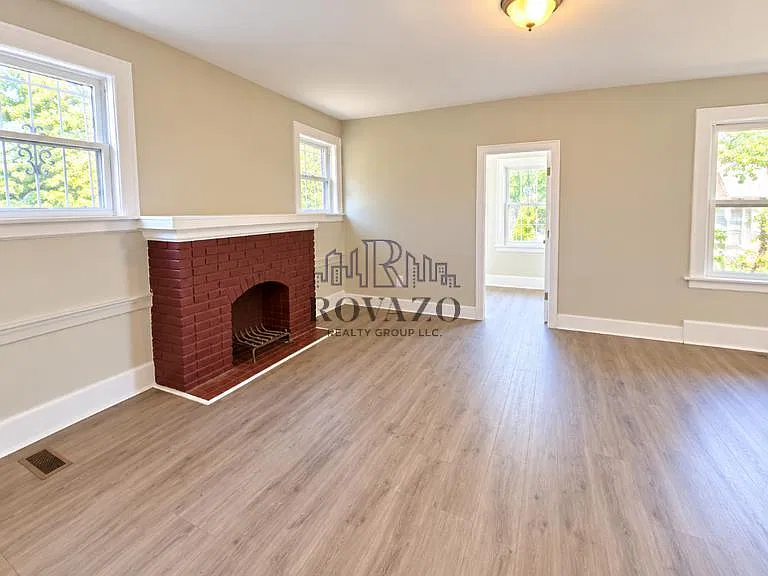 4 bed, 800 sqft, $2,300 — Photo 4