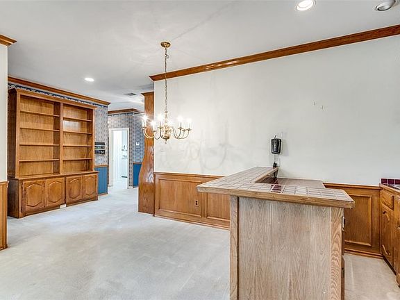 3rd image of 2402 Creekside Cir N