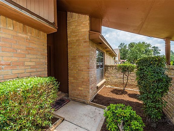 Covered front porch with privacy wall
